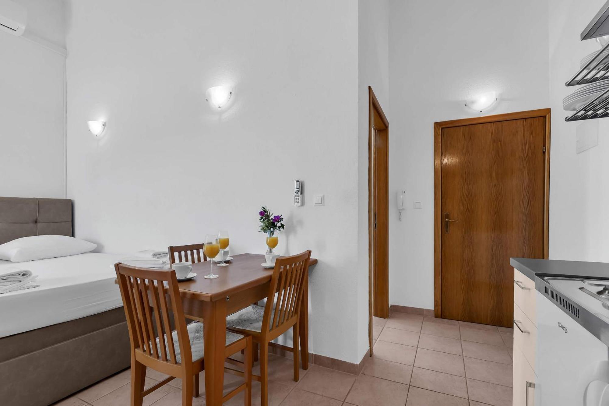 Apartments Marin Брела Экстерьер фото